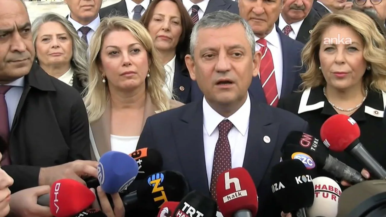 YENİ Parti Genel Başkanı Özgür Özel TBMM'de açıklama yapıyor.