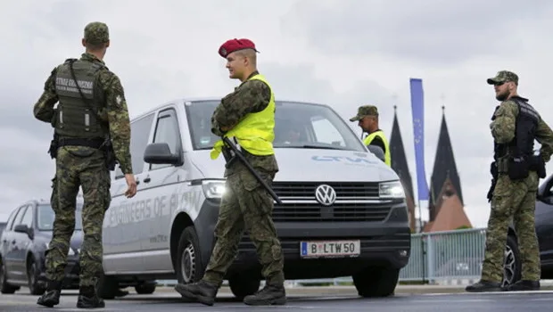 Polonya'nın Wroclaw kentinde bomba imha çalışmaları ve tahliye görüntüleri.