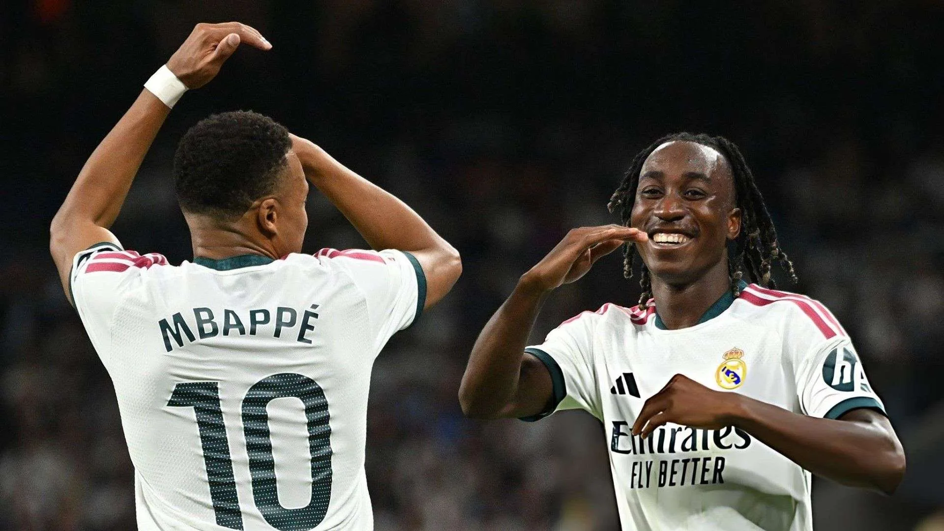 Real Madrid ve Villarreal takımlarının Bernabeu Stadı'nda oynadığı La Liga karşılaşmasından bir an.