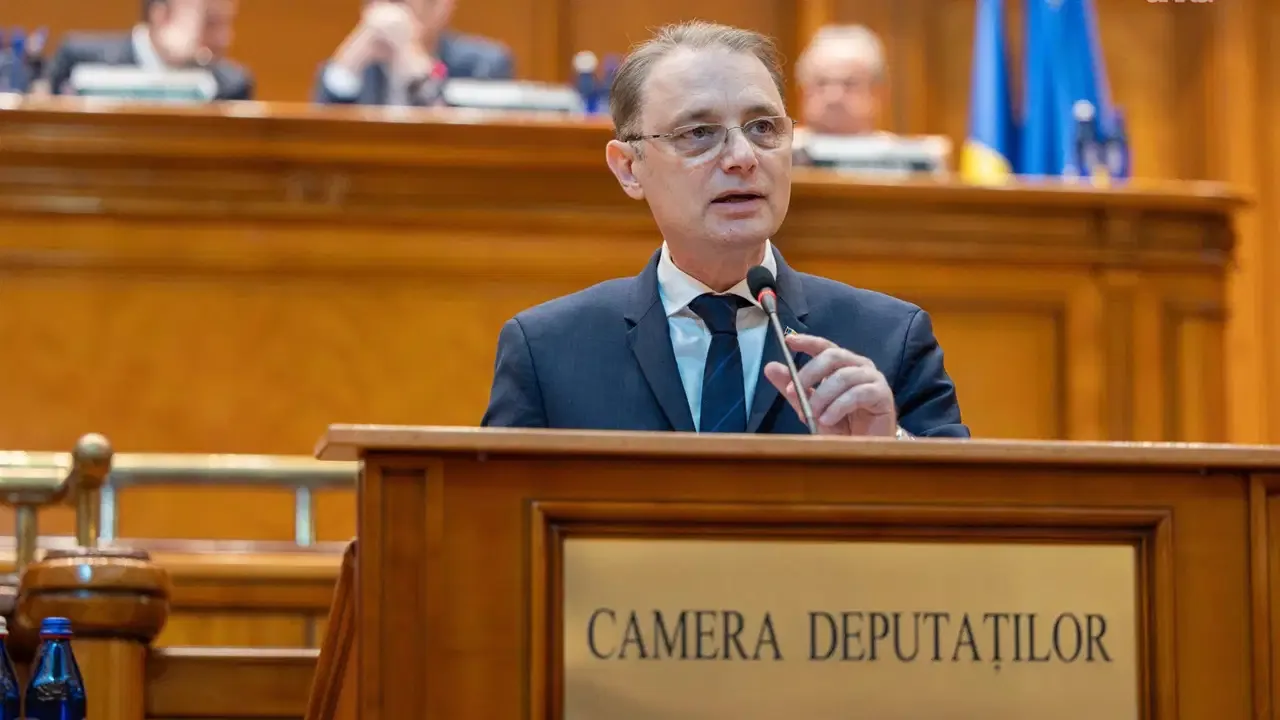 Romanya Parlamentosu'nda yeni hükümetin güvenoyu aldığı anlar