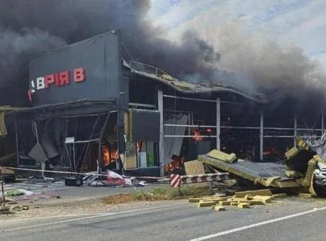 Odessa'daki süpermarkete Rus İHA saldırısı sonrası oluşan hasar.