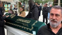 Usta müzisyen Soner Olgun'un cenaze töreninden bir an, sevenleri ve sanatçı dostları ona veda ederken.