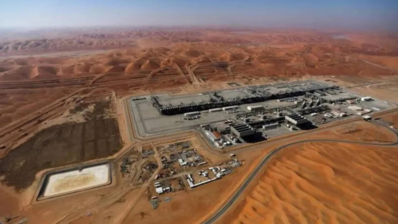 Suudi Arabistan'daki Şeybe petrol sahasından genel bir görünüm