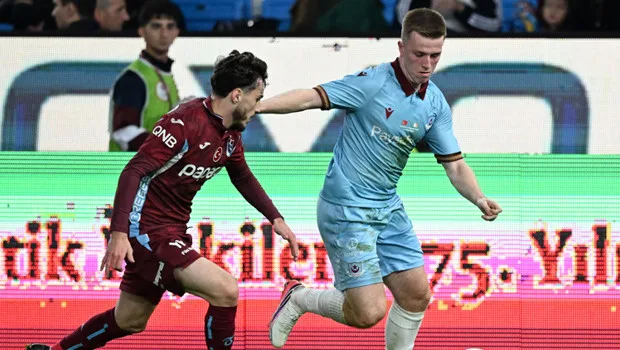 Trabzonspor ve Drogheda United futbol takımları dostluk maçında karşı karşıya.
