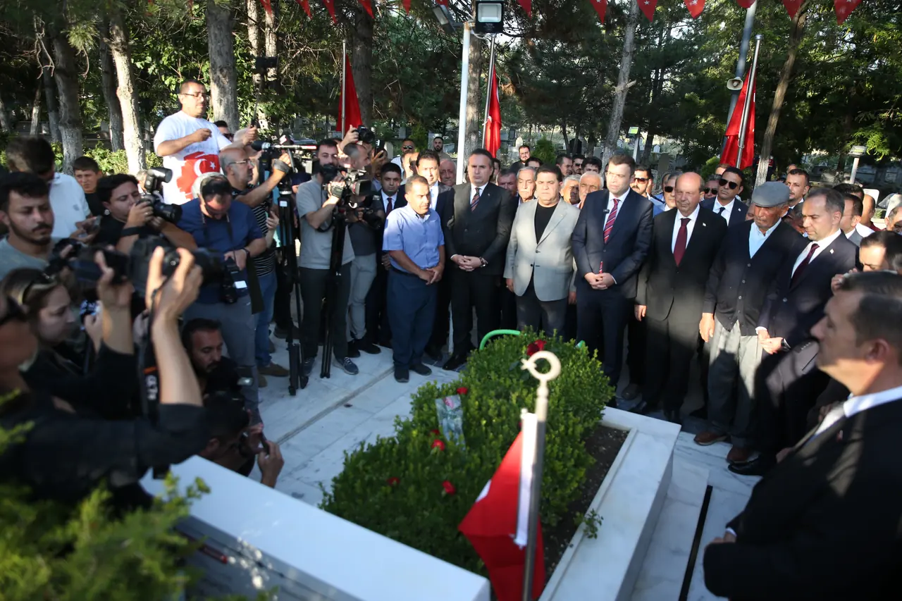 15 Temmuz kahramanı Ömer Halisdemir kabri başında anıldı