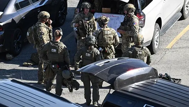 ABD'nin California eyaletine bağlı Bakersfield kentinde bir banka şubesinde bomba tehdidi ve rehine krizi nedeniyle geniş...