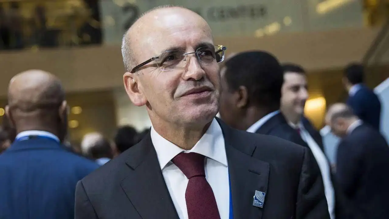 Hazine ve Maliye Bakanı Mehmet Şimşek canlı yayında açıklamalarda bulunuyor.