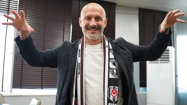 Vincenzo Italiano, Beşiktaş'ın yeni teknik direktörü, maç sırasında kenarda.