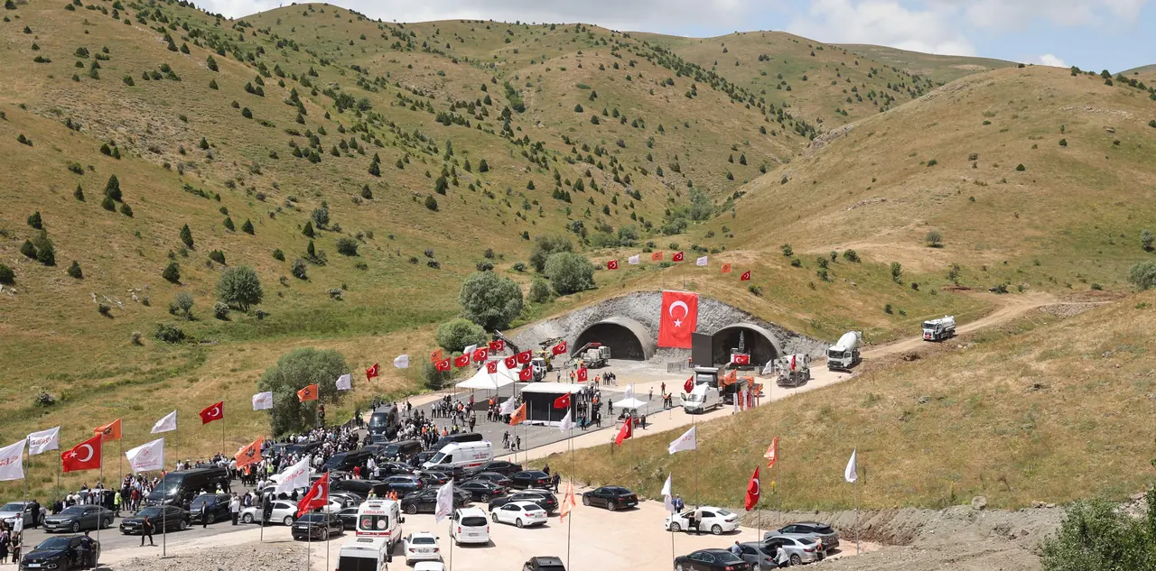 Çamlıbel Tüneli'nin temeli atıldı: Ulaşım 5 dakikaya düşecek