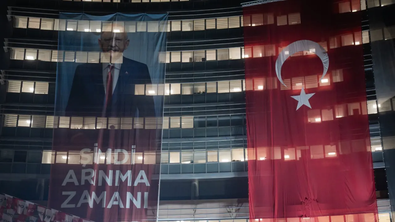 CHP Genel Başkanı Kemal Kılıçdaroğlu'nun basın danışmanı Atakan Sönmez, CHP Genel Merkezi'ndeki işten çıkarmalar hakkında...