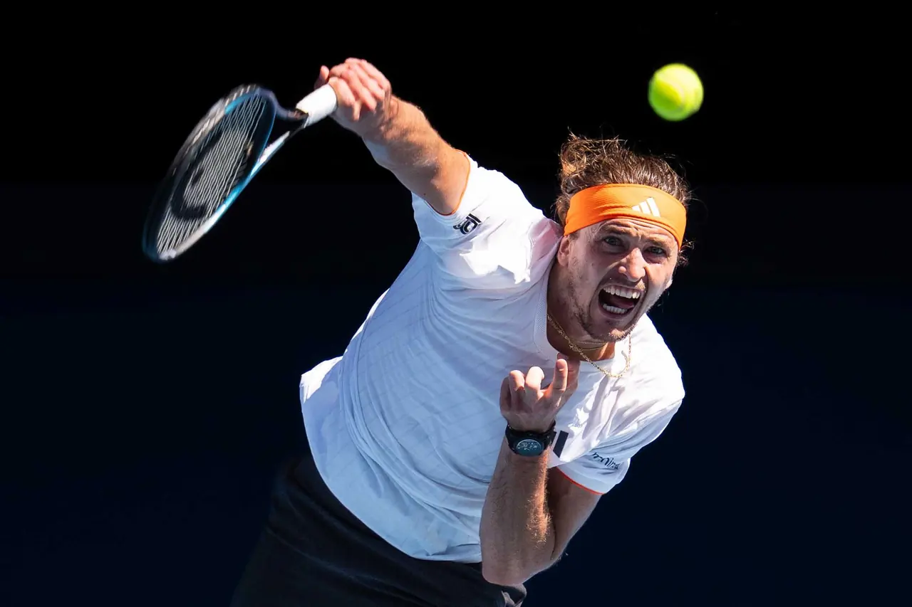 Fransa Açık tek erkekler finaline yükselen Alexander Zverev ve Flavio Cobolli.