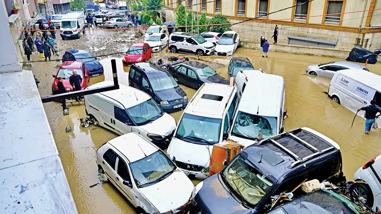 İstanbul'da 84 Yılın Rekor Sel Felaketi: 3 Can Kaybı, 5 Kayıp