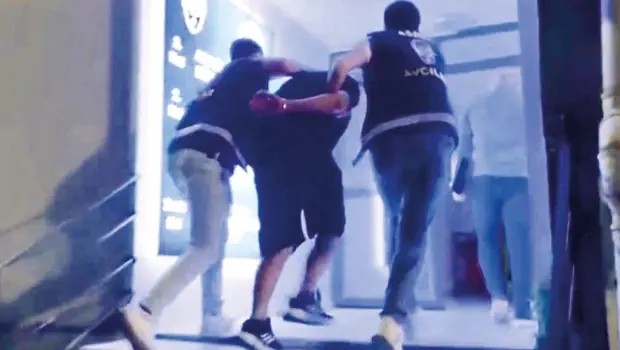 Kafede yaşanan şiddet olayının ardından polis inceleme yapıyor.