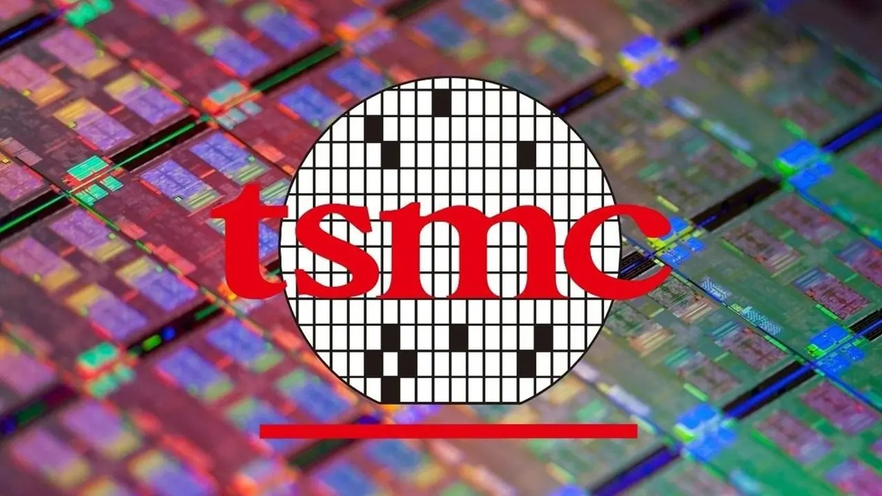 TSMC ve Samsung logoları, ortada bir mikroçip görseli ile rekabeti temsil ediyor.