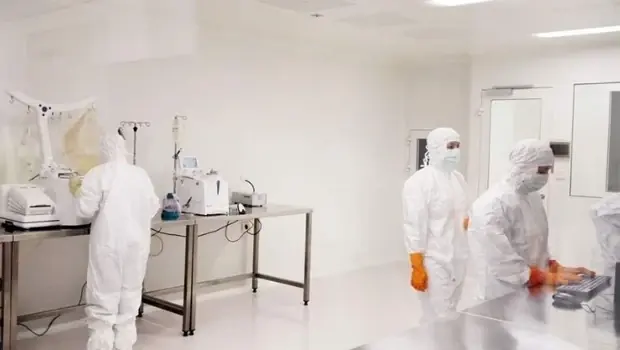 Akdeniz Üniversitesi bünyesinde kurulan Türkiye'nin ilk CAR-T ve Hücresel Tedaviler Üretim Merkezi laboratuvarı.