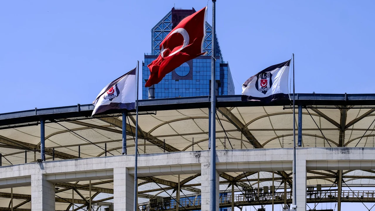 Beşiktaş Maçı Öncesi Nefesler Tutuldu: Muhtemel 11'ler, Taktiksel Kırılma Noktaları ve Canlı Yayın Rehberi
