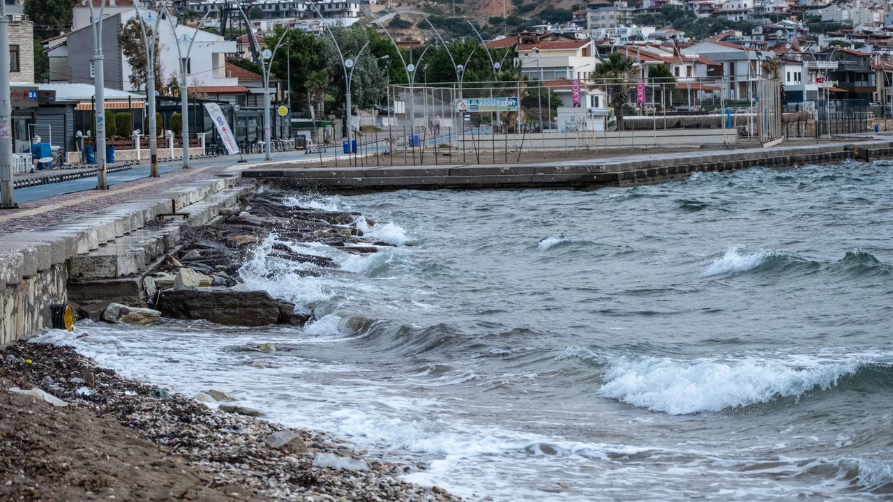 Kuşadası'nda Hava Durumu Alarmı! Meteorolojiden Kritik Uyarılar, Turizm Sektörü Teyakkuzda