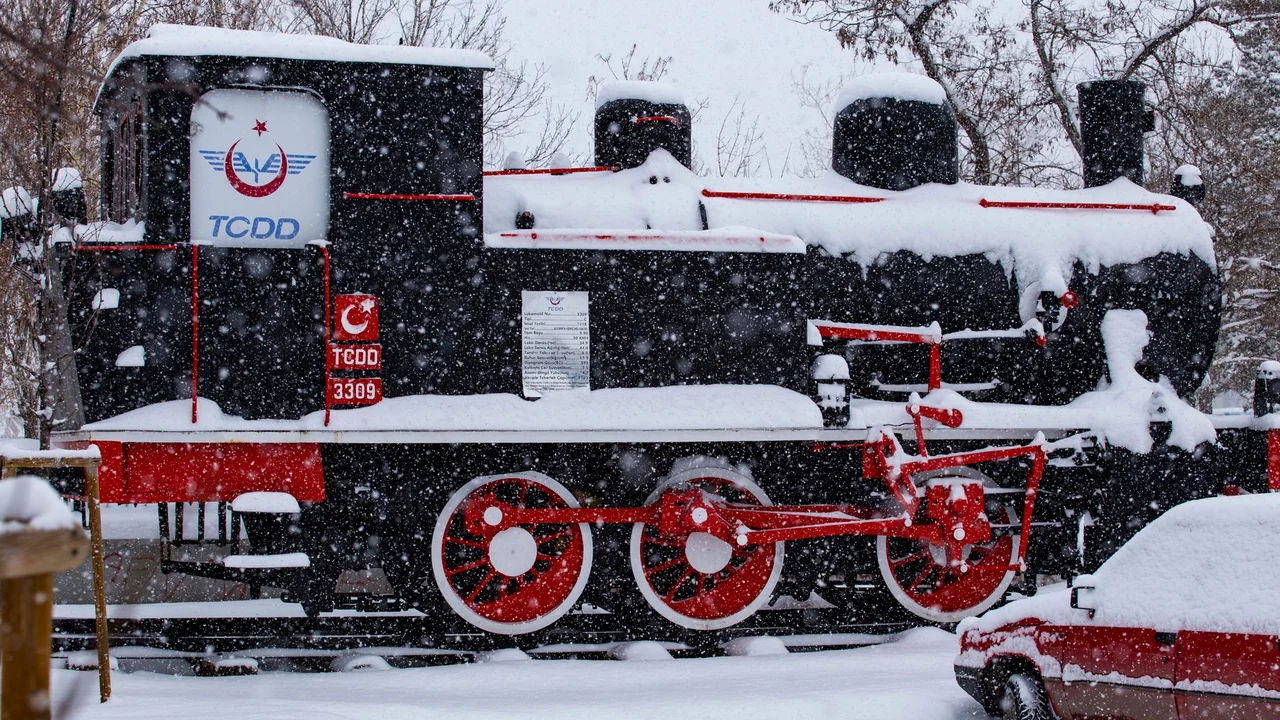 Sivas'ta Yeni Bir Çağ Başlıyor: Yüksek Hızlı Tren ve Dev Sanayi Hamlesiyle Bölgenin Kalbi Atıyor!