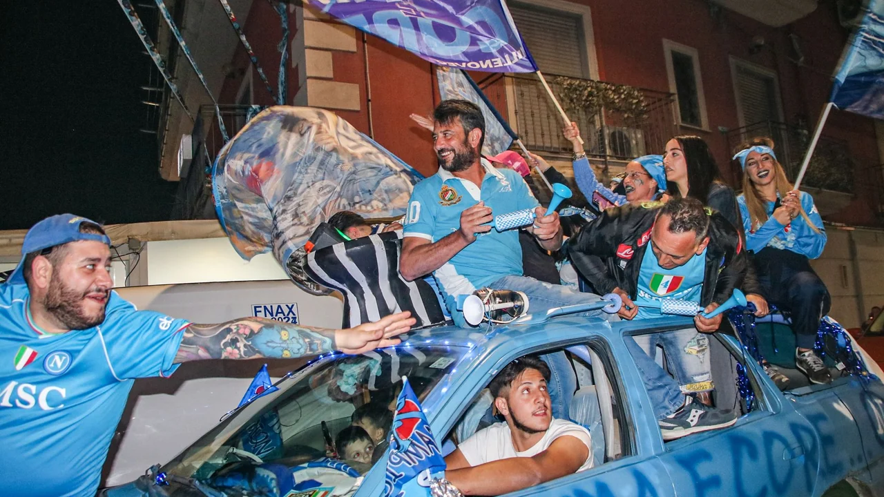 Şampiyonluktan Karmaşaya: SSC Napoli'de Gelecek Belirsizliği ve Yıldızların Kaderi