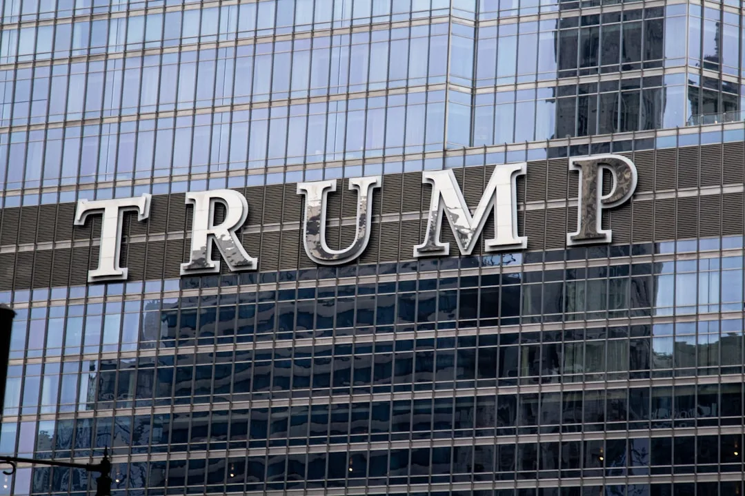 Illustration: Donald Trump erhält Anruf bezüglich Jemen-Konflikt