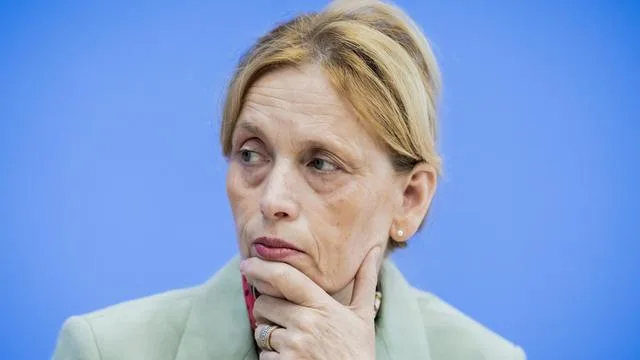 Bundesbildungsministerin Karin Prien spricht bei einer Veranstaltung.