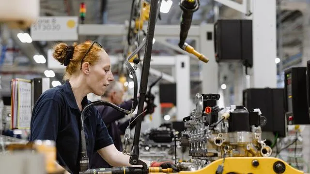 Jaguar Land Rover Fabrik mit Fokus auf Technologie und Effizienz