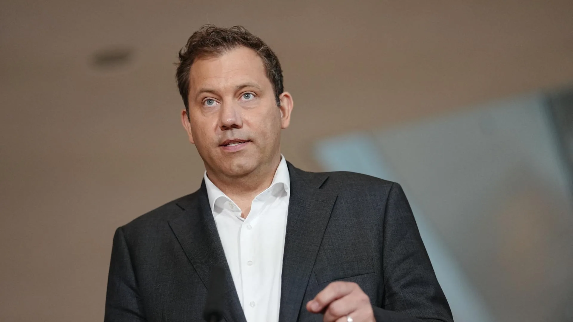 Politische Reaktionen auf Wahlergebnis: Klingbeil und Söder im Fokus