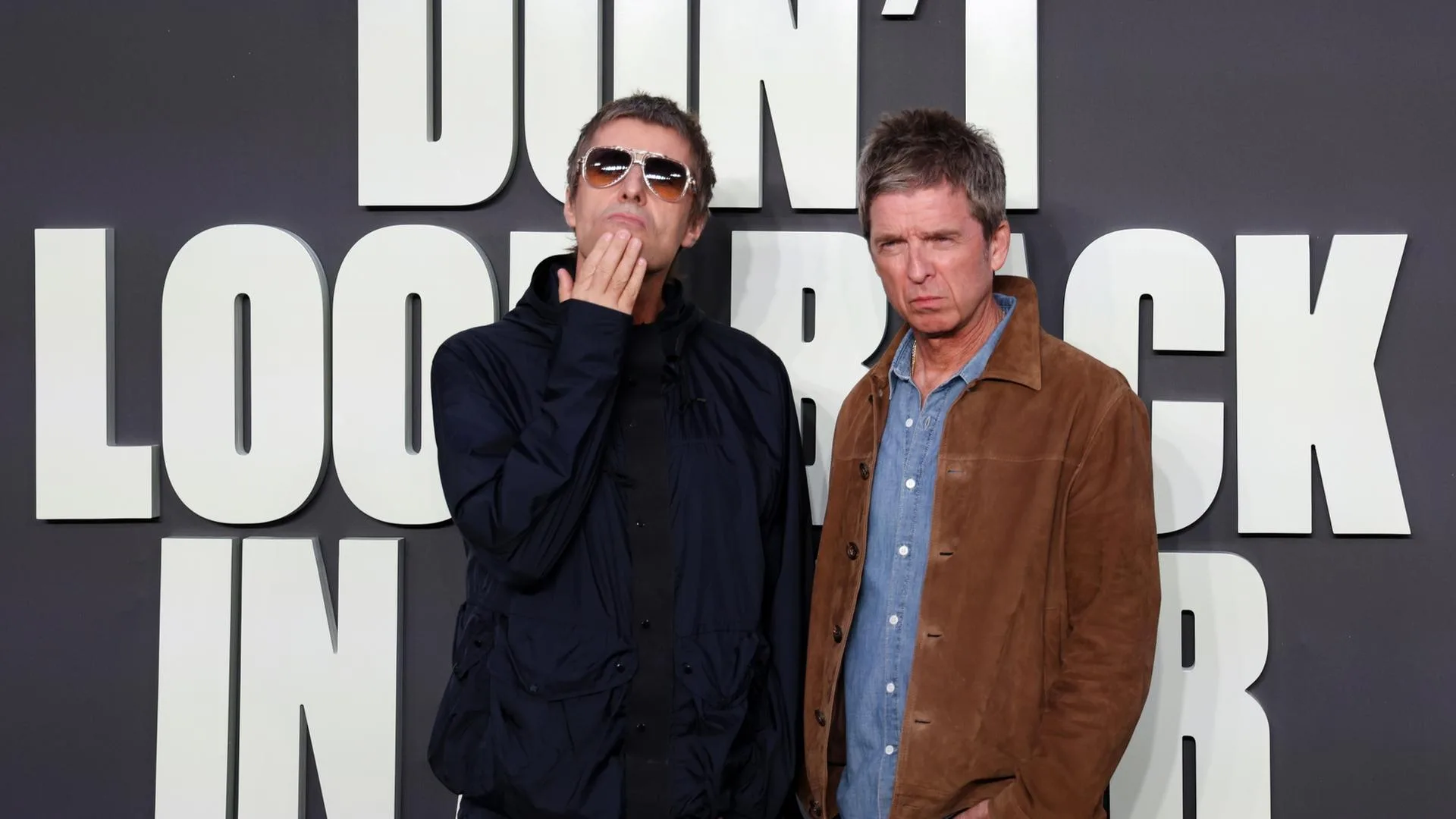 Oasis auf der Konzertbühne bei einem Stadionauftritt