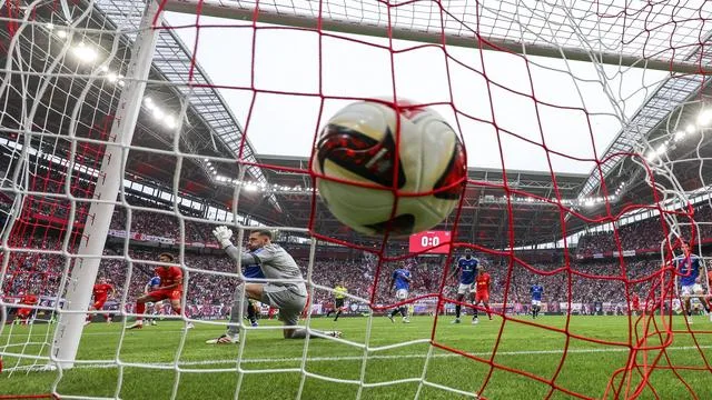 Fußballspiel zwischen RB Leipzig und Hamburger SV mit dem Spielstand 5:0