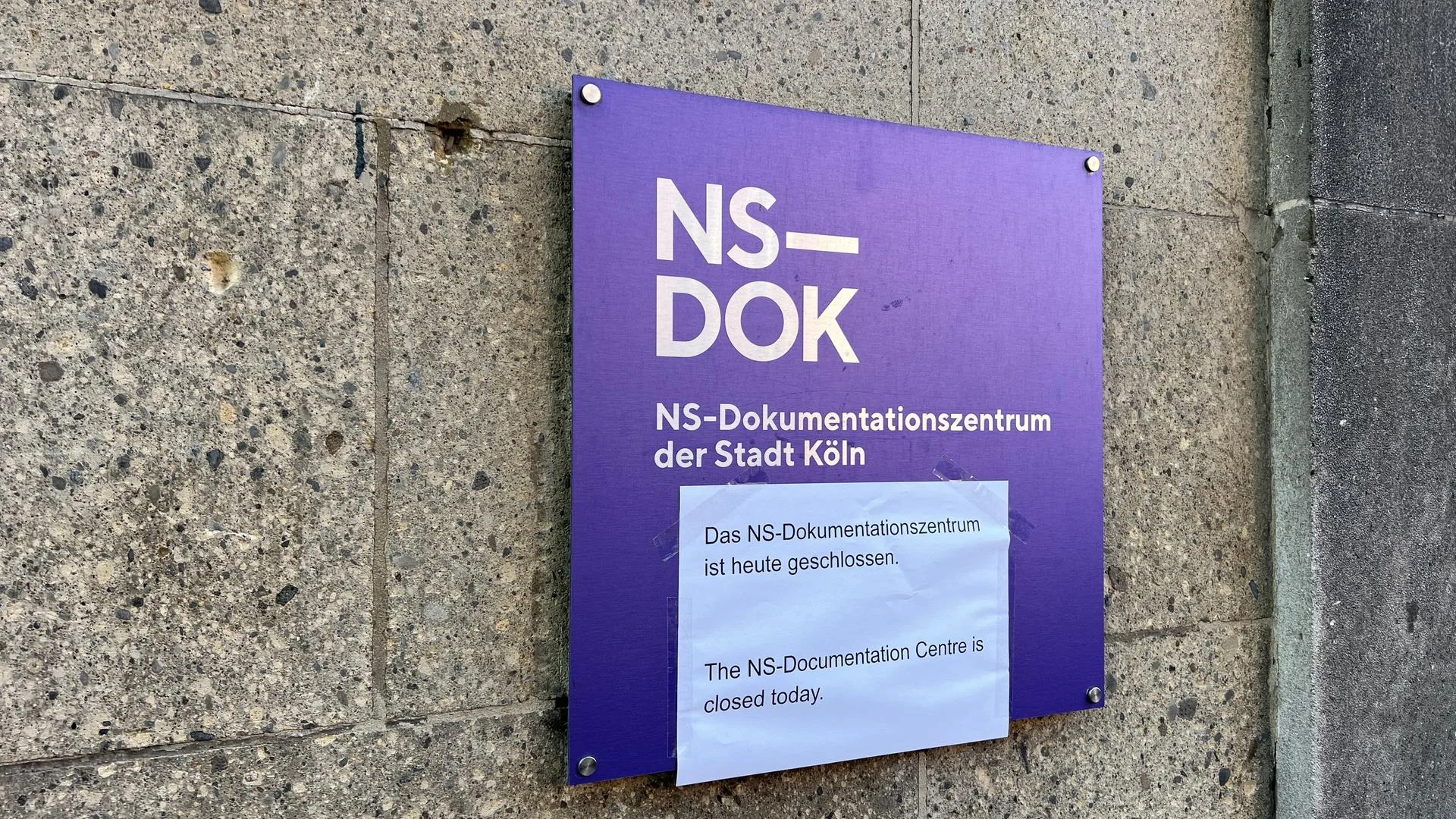 NS-Dokumentationszentrum in Köln nach dem Angriff