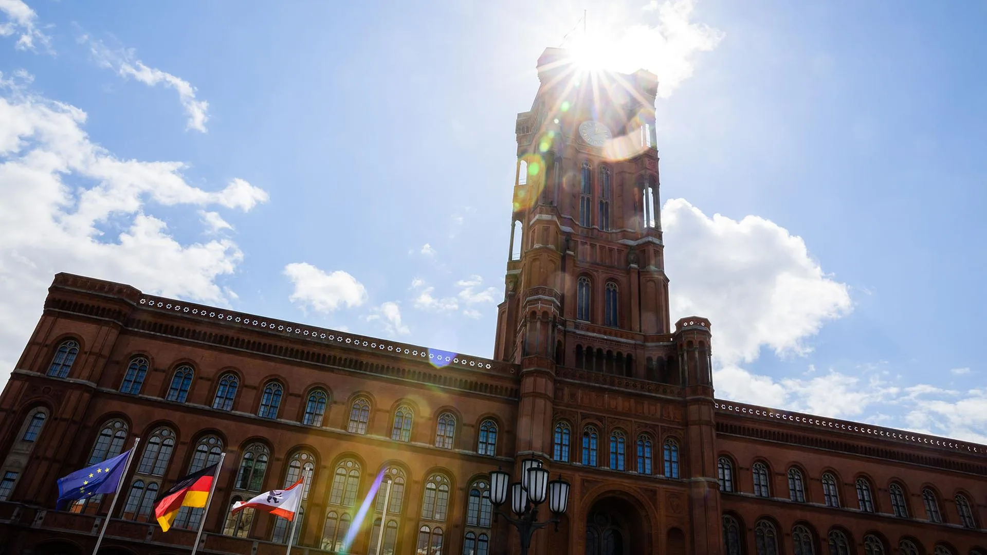 Das Berliner Regierungsviertel und der Deutsche Bundestag.