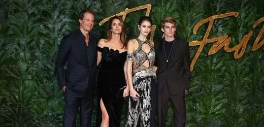 Cindy Crawford und Kaia Gerber äußern sich erstmals nach Presley Gerbers Tod