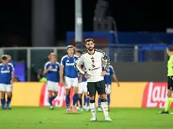 Spieler von Manchester United enttäuscht auf dem Platz nach einer Niederlage