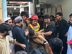Schuldach-Einsturz in Pakistan: Dutzende Kinder sterben