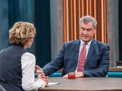Markus Söder spricht bei einer politischen Veranstaltung.