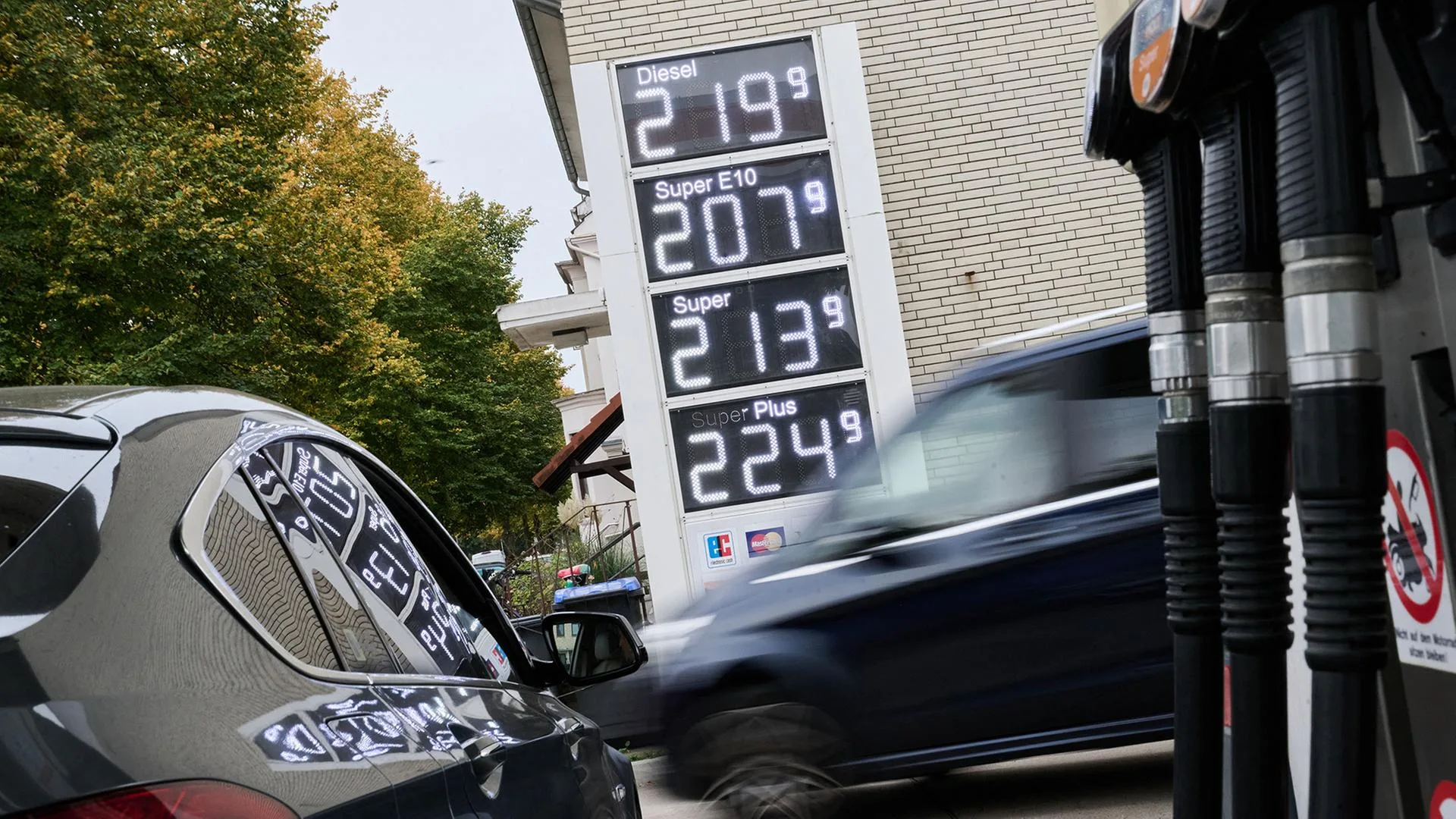 Tankstellen: Weniger Verstöße gegen 12-Uhr-Regel, aber hartnäckige Sünder