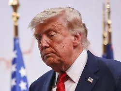 US-Präsident Donald Trump spricht bei einem Wahlkampfauftritt in Denton, Texas.