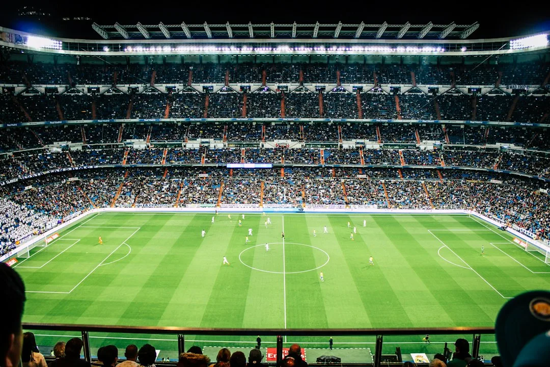 Symbolische Darstellung des Konflikts zwischen UEFA und FIFA um die Präsidentschaft.