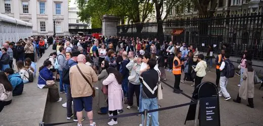 Teppich von Bayeux im British Museum: Maßnahmen gegen lange Warteschlangen